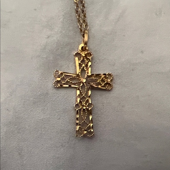Elegant Gold Cross Pendant Necklace